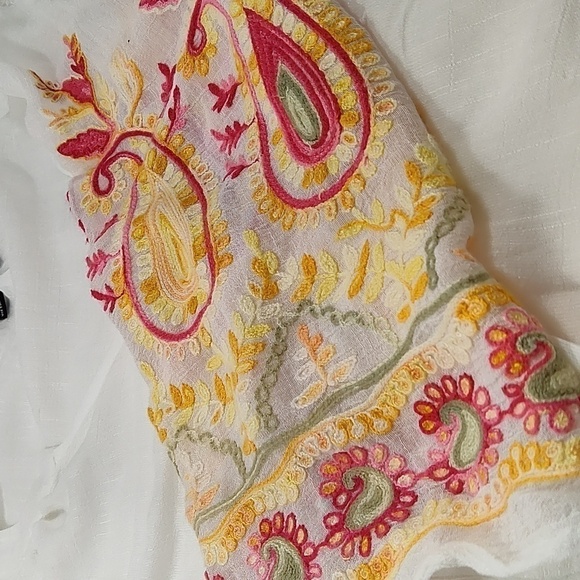 Zac and Rachel women's blouse off-white with embroidered sleeves Size: L - Picture 5 of 6